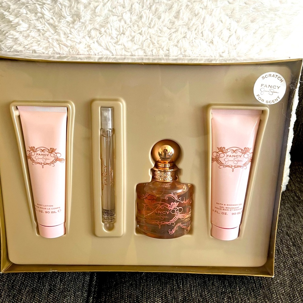 Jessica Simpson perfume set